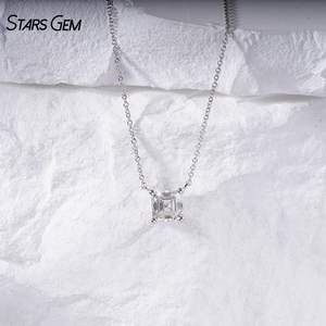 Starsgem Pendentif Collier Unisexe Classique en Or Blanc 18K Plaqué Rhodium avec Diamant de Laboratoire Taille Brillant 1.02ct 5.5*5.5mm Couleur E - Product Image 1