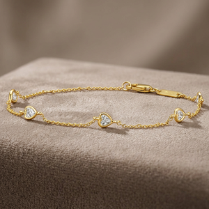 Bracelet chaîne à maillons avec diamants taille cœur sertis clos - Product Image 5