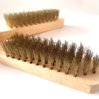 Brosse à fil d'acier souple à long manche en bois, revêtement laiton, modèle personnalisable OEM 8072-27, longueur des poils 2CM, nettoyage de la rouille, naturelle