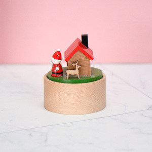 Boîtes à musique rotatives rondes personnalisables avec cabane pour cadeau de Noël - Product Image 3