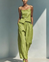Ensemble deux pièces en lin décontracté et ample pour femme, collection été 2026, avec détails boutonnés et design créatif