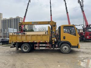 Camion grue jaune d'occasion, poids total 4495 kg, hauteur des panneaux latéraux 5,5 m, véhicule de levage pour chantier de construction - Product Image 3