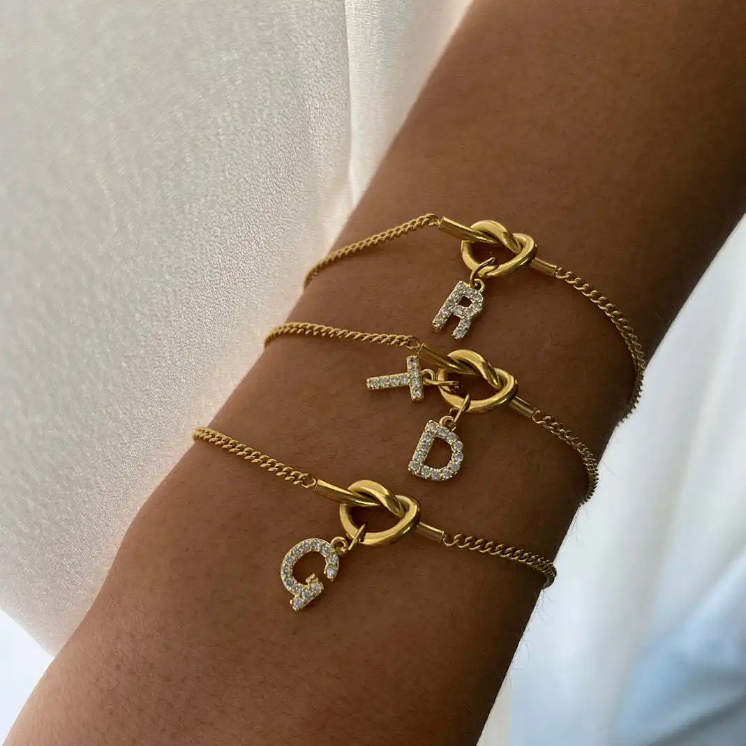 À la mode personnalisé 26 lettres amour savoir charme bijoux personnalisés 18k plaqué or en acier inoxydable chaîne cubaine Bracelet pour cadeaux