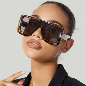 Logo Custom 2026 Fashion Retro <b>Men</b> Women One Piece Lens Big Frame Sun Glasses UV400 Oversized Square Sunglasses - Product Image 3