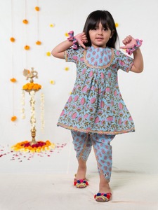 Ensemble Kurta imprimé pour filles, tenue avec leggings à fleurs, vêtements de festival à manches courtes, vêtements de détente - Product Image 3