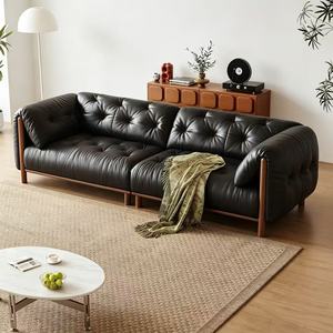 Sofá de Cuero Negro Premium con Tapizado Acolchado de 4 Plazas y Base de Madera de Nogal para Sala de Estar de Estilo Mid-Century - Product Image 2