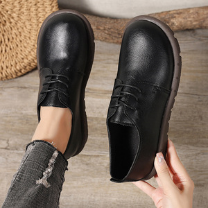 รองเท้าส้นเตี้ยผู้หญิงแบบนุ่มรุ่นใหม่ล่าสุด ไซส์ใหญ่ สไตล์เรโทร ผูกเชือกด้านหลัง รองเท้าหนังลำลองแบบสวม - Product Image 2