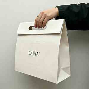 Bolsas <span class=keywords><strong>de</strong></span> Papel con Asa Troquelada OEM, Embalaje Rígido, Bolsas <span class=keywords><strong>de</strong></span> Embalaje para Minoristas <span class=keywords><strong>de</strong></span> Moda con Fondo Plano y Parte Superior Plegada, Venta al por Mayor, Personalizadas - Product Image 2