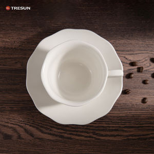 Tasse à café et soucoupe en céramique blanche créative Article Tasses à café en porcelaine Wave Ensemble de soucoupes - Product Image 2