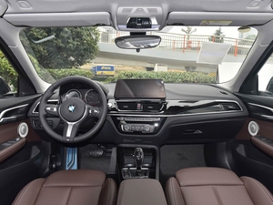 Baoma 1 Série 120i 2023 avec extérieur M Sport Shadowline, accents noirs, toit panoramique, système audio haut de gamme - Product Image 5