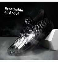 Nouvelles Chaussures de Sport Décontractées pour Hommes Style Coréen 2026 – Baskets d'Été Respirantes en Maille avec Semelles Souples Antidérapantes et Lacets Couleur Unie