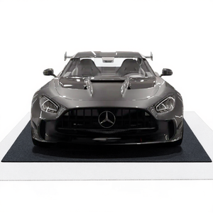 Tapis de sol de garage en caoutchouc noir Mercedes AMG GT 4,9 x 6 pieds, imperméable et antidérapant pour la protection de la voiture - Product Image 1