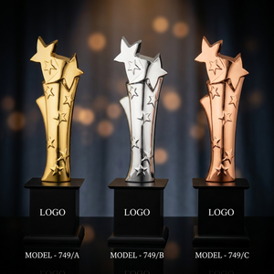 Trofeo Estrella Metálico Plateado en Oro, Plata y Bronce Modelo 749, Premio para Deportes y Juegos con Base Negra Portátil y Diseño de Grabado Duradero - Product Image 1