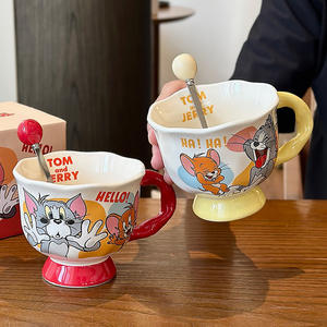 Taza de cerámica de Tom y Jerry con asa, base roja, diseño de dibujos animados, taza individual para oficina o regalo - Product Image 4