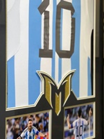 Cadre d'affichage de maillot en bois de cintre de mur noir personnalisé haut de gamme pour le souvenir de Basketball Football Baseball