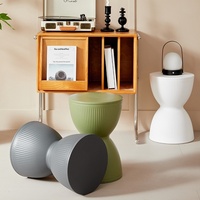 Tabouret en plastique nordique, pouf à chaussures pour entrée, chaise de maquillage tendance, tabouret créatif mobile pour salon domestique