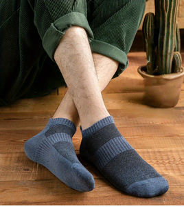 <span class=keywords><strong>Chaussettes</strong></span> montantes solides pour hommes, prix bas, vente en gros, logo personnalisé, respirantes, tricotées, en coton, blanche - Product Image 6