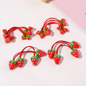 Elastico per Capelli a Forma di Fragola Rossa in Plastica/Resina, Accessorio Dolce per Capelli da Bambina per FESTIVAL - Product Image 1