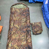 Sac de couchage à capuche camouflage résistant à l'eau pour le camping, la randonnée, les voyages et les aventures en plein air