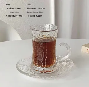Set Tazza e Piattino da Caffè <span class=keywords><strong>Turco</strong></span> in Vetro Rosso con Manico, Design Moderno e Semplice, Raffinato per Tè del Pomeriggio - Product Image 6