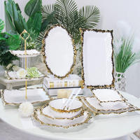 Vente en gros de plats rectangulaires à bord doré de 12 et 14 pouces, plateaux de service en céramique blanche de luxe en vrac pour les mariages, les événements et les hôtels