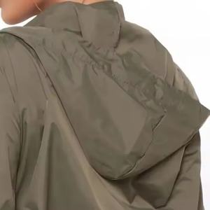 Ensemble de survêtement d'automne pour femmes, style sport, en nylon, avec veste zippée élégante et pantalon droit, vente en gros - Product Image 5