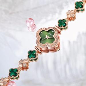 Reloj de Pulsera de Cuarzo con Cadena de Alta Gama para Mujer, Diseño de Trébol de Cuatro Hojas con Incrustaciones de Diamantes, Venta al por Mayor de Fábrica - Product Image 3