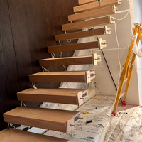 Escalier flottant intérieur moderne en bois massif personnalisable avec garde-corps en verre/bois, durable, écologique, garantie 3 ans