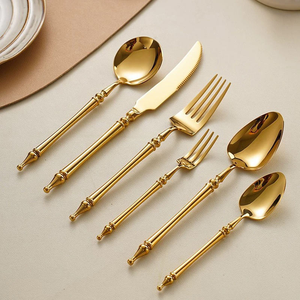 <span class=keywords><strong>Set</strong></span> di <span class=keywords><strong>Posate</strong></span> da Tavola in Acciaio Inossidabile 18/8 Dorato di Alta Qualità per Matrimoni e Hotel - Collezione All'ingrosso - Product Image 1