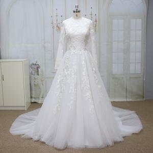 فستان زفاف إسلامي أنيق ومخصص بطول الكلمة مع دانتيل بأكمام طويلة وياقة دائرية وسحاب - Product Image 1