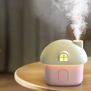Mini Humidificador de Aire USB Portátil con Lámpara Nocturna, Diseño Romántico, Fuente de Alimentación Eléctrica para Automóvil y Uso en Exteriores - Product Image 1