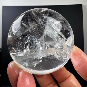 Sphère de cristal de quartz clair de grande taille en pierre naturelle de haute qualité de 8,5 à 9 cm pour la décoration de la maison et la méditation - Product Image 5