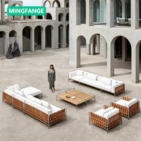 Ensemble de salon de jardin en rotin avec chaises en osier et table basse – Design moderne, coussins imperméables en mousse haute densité, durable pour cours et hôtels