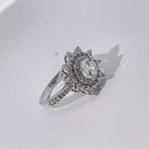 แหวนทองแดงชุบประดับเพชรซิรคอนทรงดาวกระจาย ดีไซน์หรูหรา ระยิบระยับ สำหรับผู้หญิง งานหมั้น งานปาร์ตี้ ขายส่ง - Product Image 2