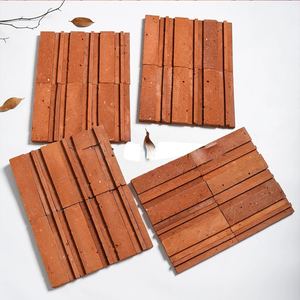 Mattonella <span class=keywords><strong>in</strong></span> Terracotta Allungata Fatta a Mano Vintage con Motivo Decorativo <span class=keywords><strong>in</strong></span> Rilievo, Piastrella da Parete Serie Designer per Spazi Commerciali - Product Image 1