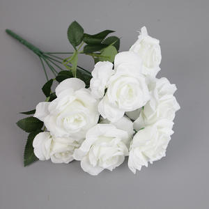 Ramo de 9 Rosas Artificiales de Seda Blanca, Flores Artificiales al por Mayor para Ceremonias de Boda y Ramos de Novia - Product Image 1