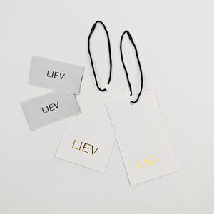 Etiquetas de Papel Ecológicas con Logotipo Personalizado y Acabado en Relieve para Bolsas, Zapatos y Ropa - Etiquetas Colgantes Impresas en Serigrafía con Cuerda - Product Image 1