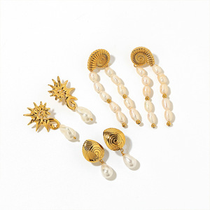 ต่างหูสแตนเลสสตีลประดับมุกเทียมชุบทองรูปดาวดีไซน์ทรงเรขาคณิตสำหรับผู้หญิงสวมใส่ทุกวัน - Product Image 3