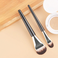 Ensemble de 2 pinceaux de maquillage en nylon pour fond de teint et contouring avec houppette noire en forme d'ananas