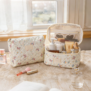 Pochette à maquillage florale matelassée Qetesh, logo personnalisé, grandes et petites tailles, trousse de toilette - Product Image 2