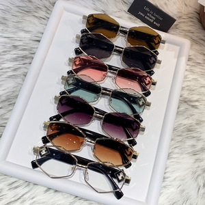 Diamond Shaped <b>Sunglasses</b> Metal <b>Frame</b> Black UV400 Light Weight Unisex <b>Small</b> <b>Frame</b> For Outings Cycling Driving - Product Image 4