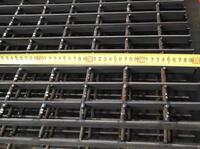 Grille de sol en acier galvanisé haute résistance, résistante à la corrosion, à prix d'usine, pour allée, grille de support robuste, dentelée, conforme ASTM