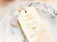 Menu de mariage personnalisé fait main avec cartes de placement - Menus en papier imprimés UV avec dorure à chaud pour réception de mariage