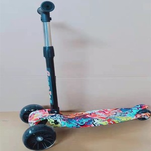 Trottinette à 3 roues pour enfants avec impression graffiti Color Street, trottinette pliable réglable en hauteur pour tout-petits avec roues PU silencieuses et lumineuses - Product Image 4