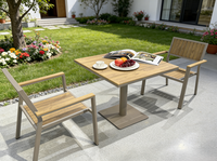 Ensemble table et chaises de jardin en plastique imitation bois, minimaliste, confortable, empilable, imperméable, deux places, moderne, pour extérieur, hôtel, cour.