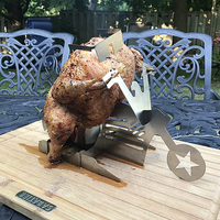 Support amusant pour canette de bière en forme de flambeur de vélo, en acier inoxydable de qualité alimentaire, résistant à la chaleur, pour rôtir au barbecue, idéal comme cadeau pour la Fête des Pères