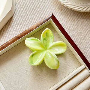 Pinzas <span class=keywords><strong>de</strong></span> <span class=keywords><strong>pelo</strong></span> <span class=keywords><strong>de</strong></span> plástico con forma <span class=keywords><strong>de</strong></span> flor QianJin para mujeres y niñas, pinzas <span class=keywords><strong>de</strong></span> <span class=keywords><strong>pelo</strong></span> coloridas <span class=keywords><strong>de</strong></span> plumeria, accesorios dulces para el cabello estilo hawaiano <span class=keywords><strong>de</strong></span> playa. - Product Image 6