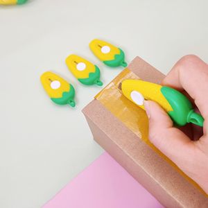 Cuchillo multiusos Lidemei Cartoon Corn Mini de metal y plástico, 9.1g, cortador de papel para empaquetar, desempaquetar y usar en regalos. - Product Image 1