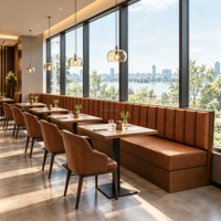 Ensemble de banquette modulaire en cuir marron capitonné pour restaurant commercial, avec table et chaises