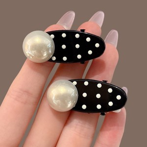 Pinza para el pelo con perlas y lunares para mujer, nuevo estilo 2025, pinza para flequillo lateral, accesorio para el pelo de la frente, horquilla, popular en línea. - Product Image 3